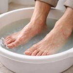 découvrez si le bain de pied à l'eau de javel est une solution efficace contre les infections ou s'il s'agit d'un mythe. analyse des bienfaits et des risques pour votre santé.