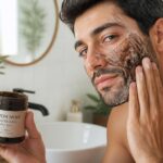 découvrez les bienfaits du savon noir pour le visage avec une explication simple et claire. apprenez comment ce produit naturel peut améliorer votre peau au quotidien.
