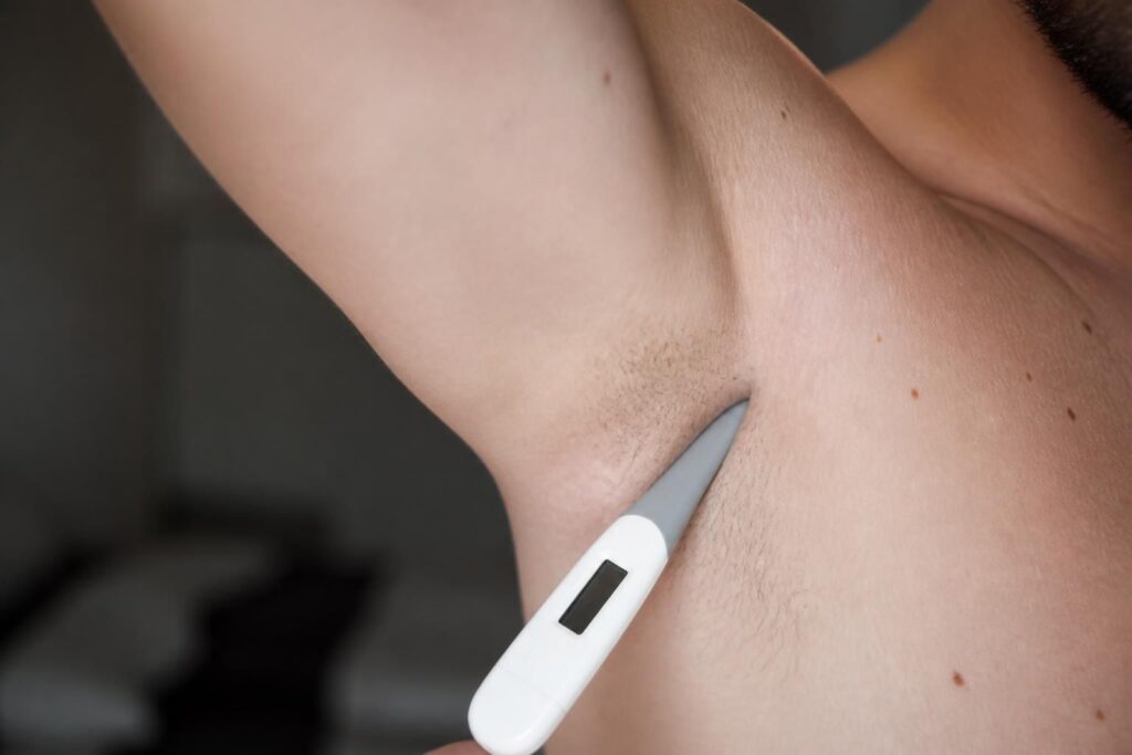 découvrez comment positionner correctement un thermomètre pour obtenir une mesure précise de la température axillaire, garantissant des résultats fiables et rapides.